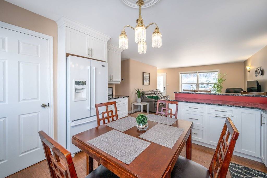 Pointe of View | Riverfront | Sled In/Out |Sleep 6 in Bancroft, Ontario