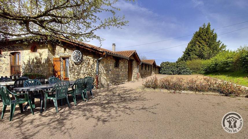 Gîte pour 15 personnes, avec jardin à Brullioles