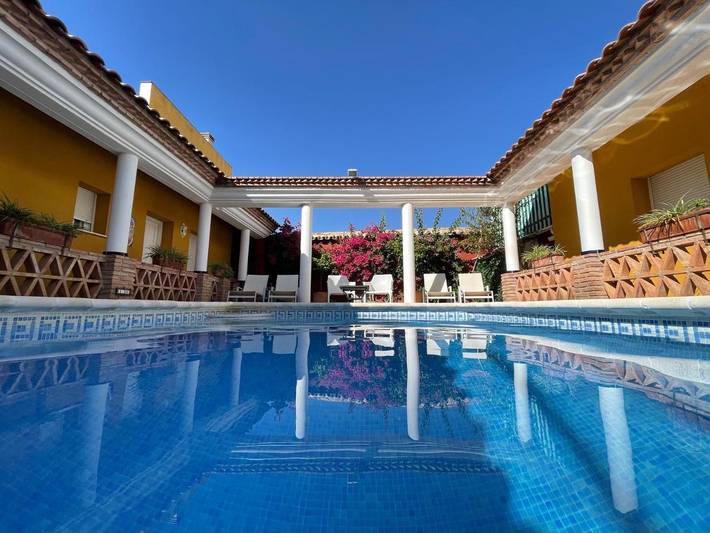 Casa de vacaciones para 8 personas, con Terraza además de Jardín y Piscina en La Carlota
