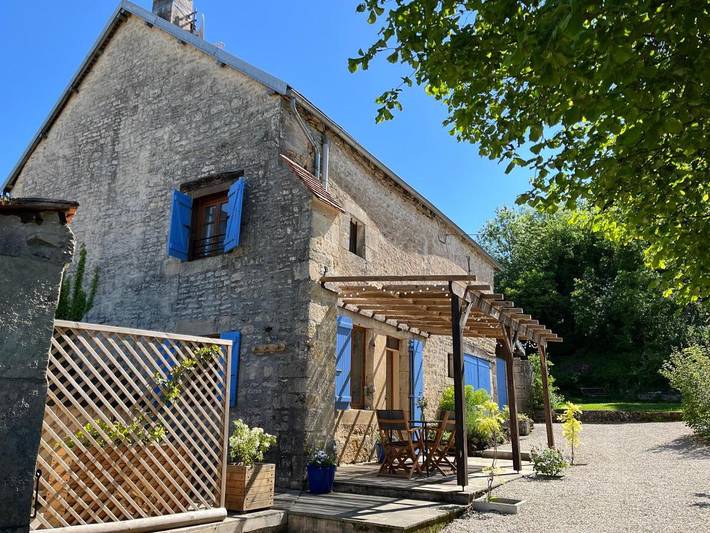 Location de vacances pour 4 personnes, avec Jacuzzi et Terrasse ainsi que Jardin et Vue dans Saint Marc Sur Seine