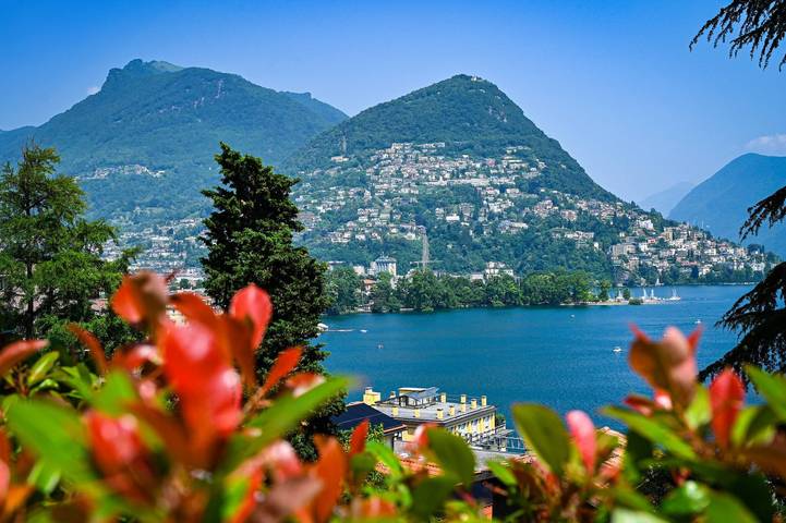 Ferienwohnung für 4 Personen, mit Seeblick und Ausblick sowie Balkon/Terrasse in Lugano