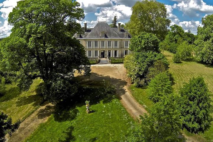 Location de vacances pour 15 personnes, avec Terrasse et Jardin à Saint-Savinien