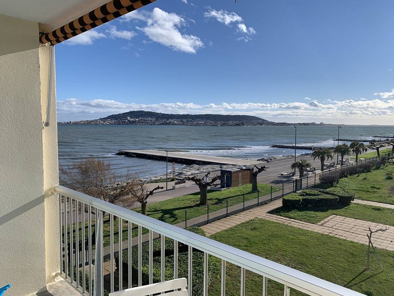 Ganze Wohnung, Gemütliches T1 am Étang de Thau, 2. Stock, Aufzug, Haustiere erlaubt, 2 Personen, Südwestlage in Balaruc-les-Bains, Côte d'Améthyste