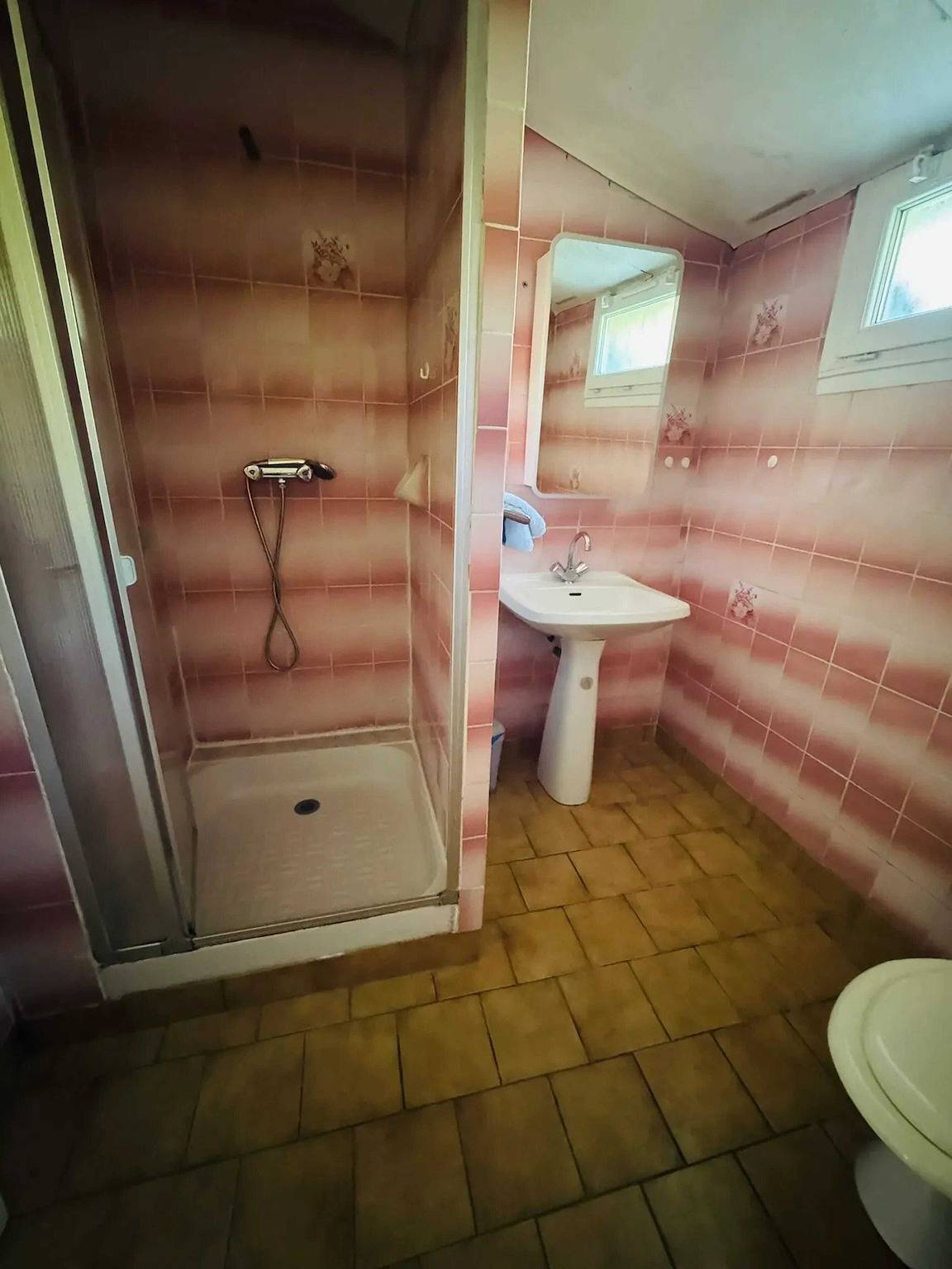 Ganze Wohnung, Charmante Wohnung in Néris-les-Bains - 30 m² - Privater Garten in Néris-les-Bains, Montluçon und Umgebung