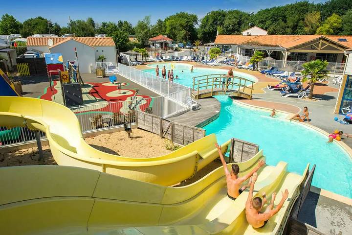 Camping pour 6 personnes, avec terrasse et sauna, animaux acceptés à Talmont-Saint-Hilaire - 3
