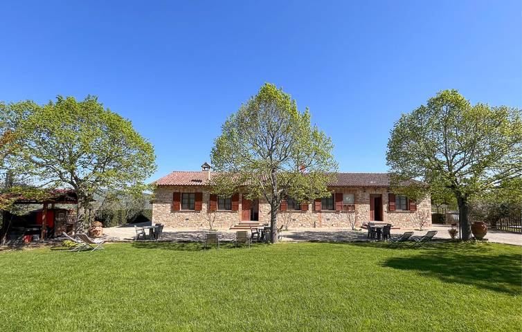 Riverfront Oasis with Pool and Garden, WiFi & Parking in Todi, Perugia Province