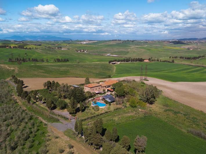 Agriturismo per 4 persone, con Terrazza e Giardino nonché Piscina per bambini e Piscina a Rosignano Marittimo