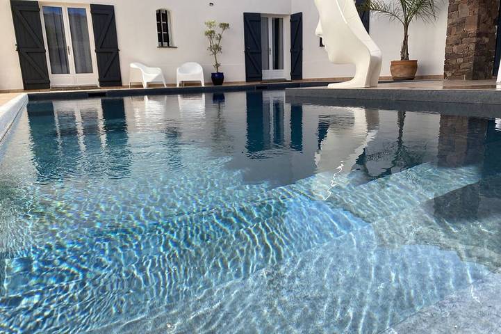 Appartement de vacances pour 4 personnes, avec terrasse et jacuzzi ainsi que jardin et piscine à La Crau