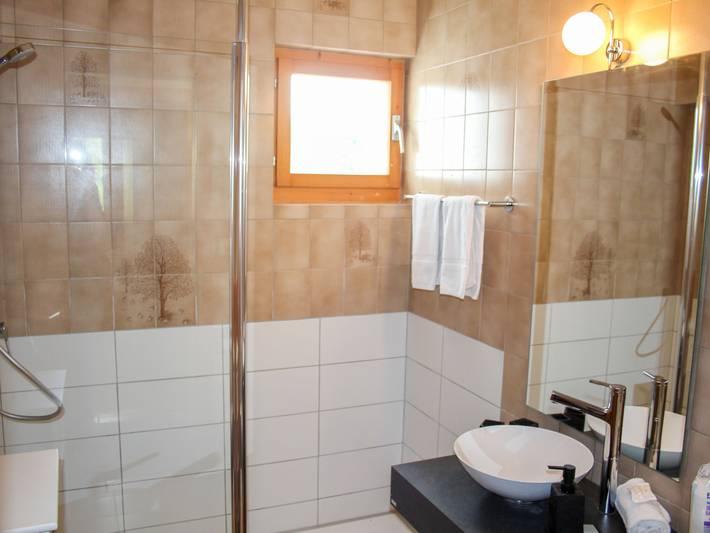 Location de vacances pour 5 personnes, avec vue ainsi que balcon et jardin à Gruyères - 4