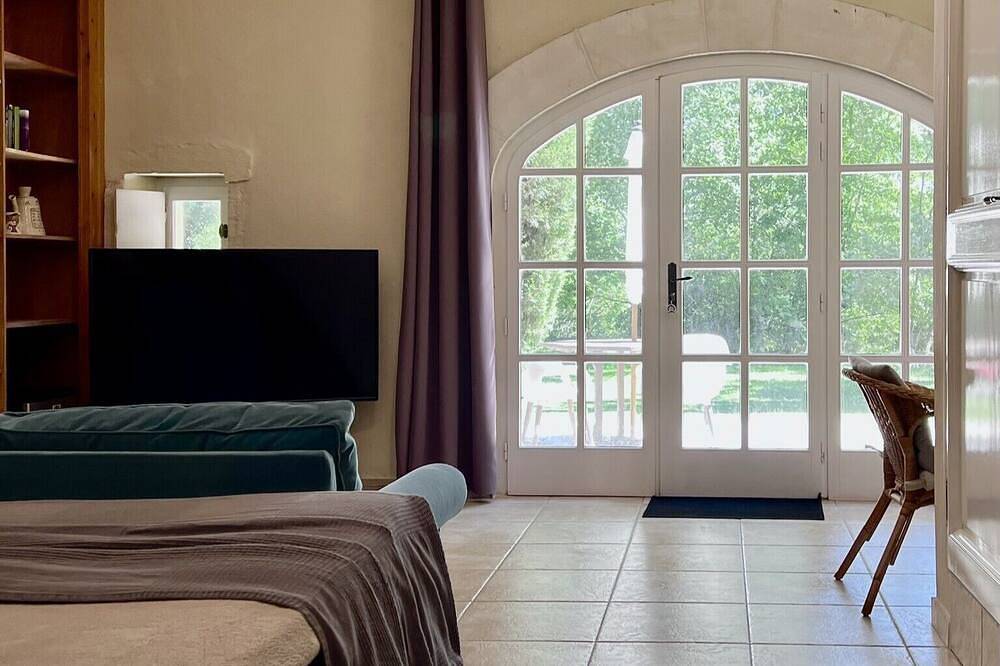Chambres d'hôtes provençales avec piscine chauffée au bord du Lez in Montségur-sur-Lauzon, Région de nyons