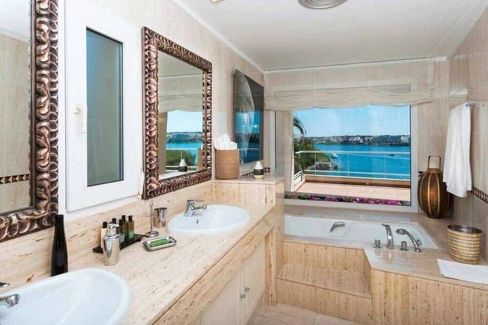 Villa Lantana - Lujo y estilo con vistas únicas al puerto de Mahón in Cala Llonga (Menorca), Maó