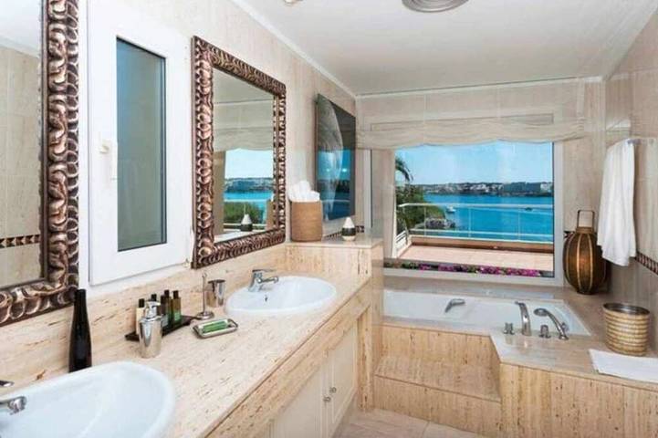 Villa Lantana - Luxe et style avec une vue unique sur le port de Mahón in Cala Llonga (Menorca), Mahón