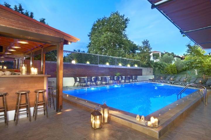 Ferienhaus für 2 Personen, mit Terrasse und Pool