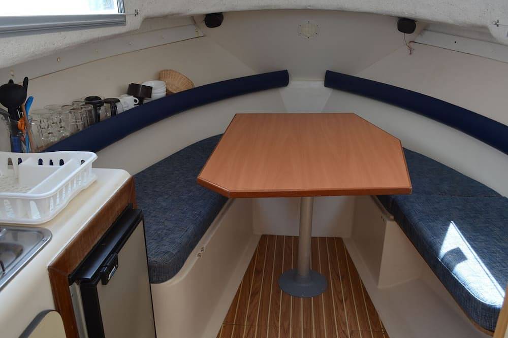 Appartement entier, Séjour Insolite sur Bateau à Digoin in Digoin, Région de Charolles