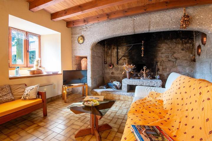 Gîte aux Combettes 4/6 personnes in Lac du Moulinet, Le Buisson