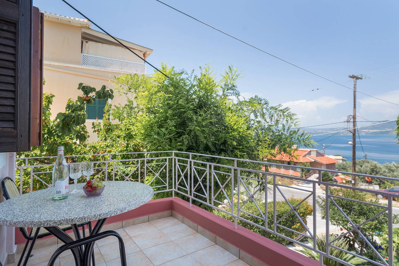 Entire studio, Studio Apartment '3 Adults No 3' with Sea View, Wi-Fi and Air Conditioning in Nikiana, Alexandros