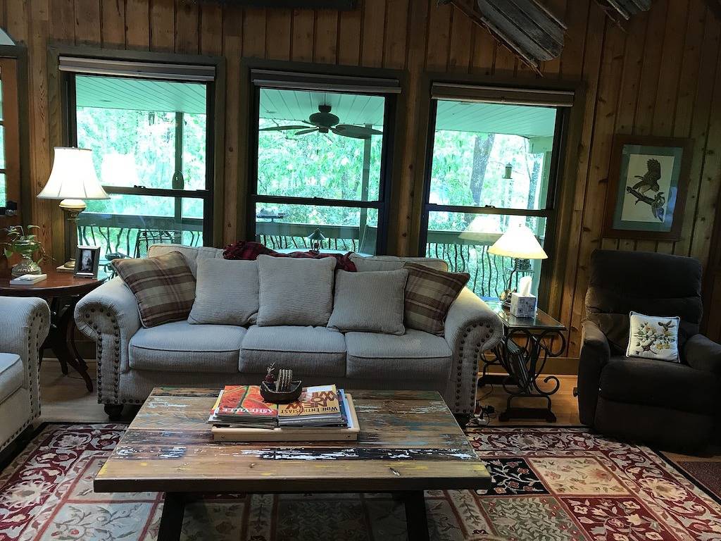 White Squirrel Lodge - Family friendly, pond & stream, breezy porches & wildlife in Transylvania County