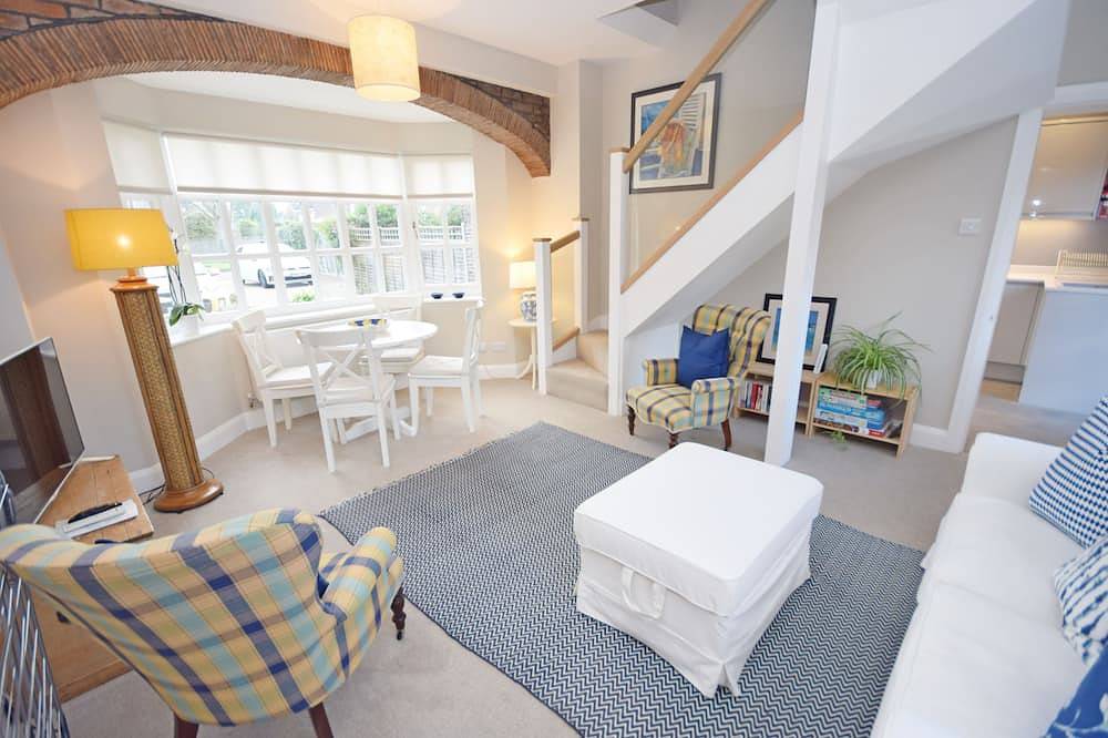 Entire apartment, Seagull Cottage - A lovely 2 bedroom cottage that sleeps 4 in Aldwick, West Sussex