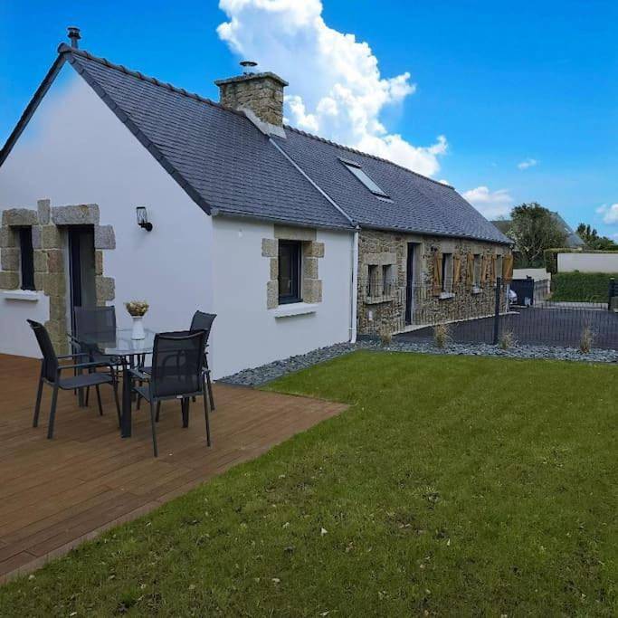 Gîte pour 4 personnes, avec terrasse et jardin à Tréglonou