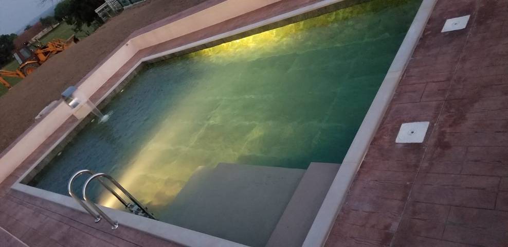 Location de vacances pour 9 personnes, avec piscine ainsi que terrasse et jardin dans Saône-et-Loire - 3