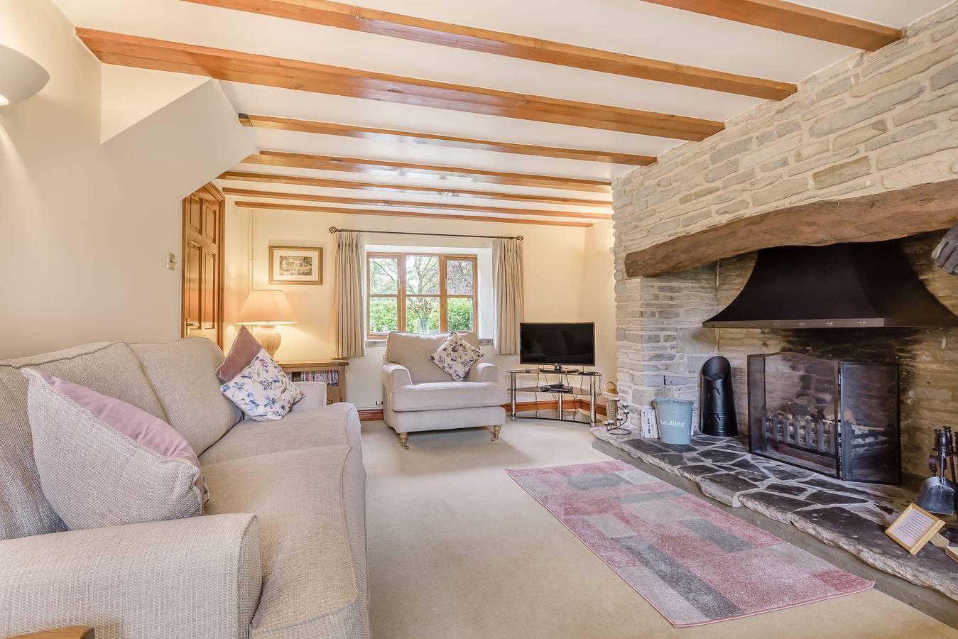 West End Barn in Cleeve Prior, Heart of England
