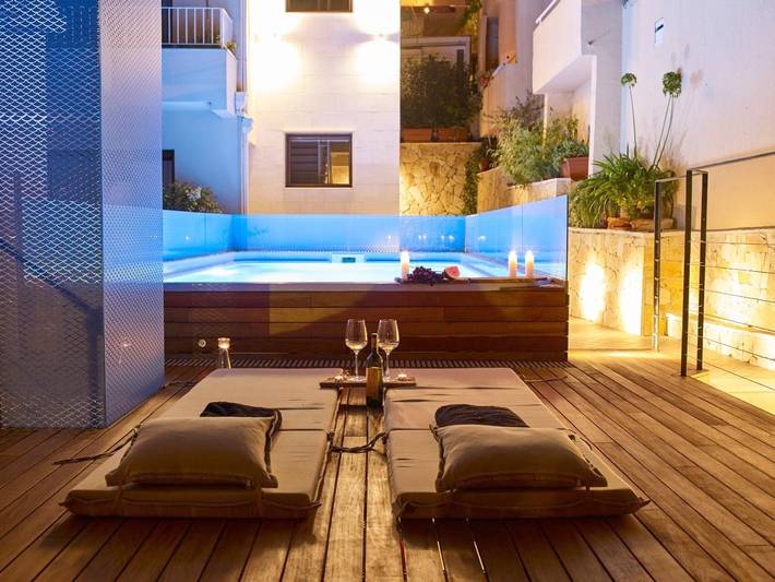 Appart’hôtel pour 2 personnes, avec balcon ainsi que vue et piscine - 1