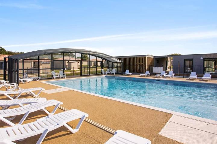 Appartement de vacances pour 5 personnes, avec piscine et jardin ainsi que sauna et jacuzzi