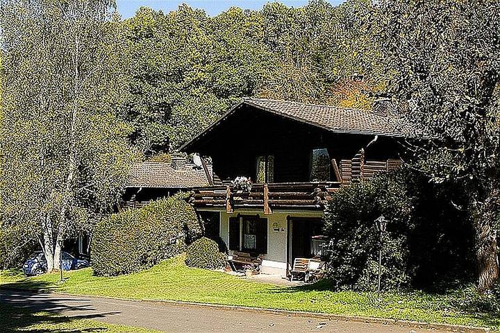 Ferienwohnung für 2 Personen, mit Terrasse und Garten in Schönecken