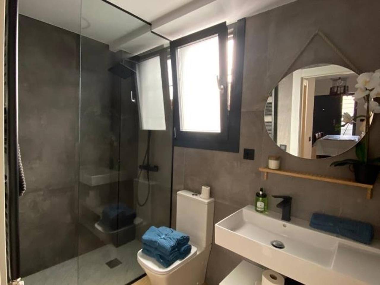 Apartamento entero, Suite moderne, lumineuse et équipée au centre de Santander, proche de la Mairie et des gares in Santander, Costa de Cantabria