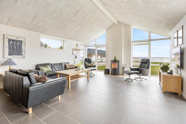 Ferienhaus für 8 Personen, mit Balkon/Terrasse und Whirlpool sowie Sauna und Ausblick in Thorsminde - 2