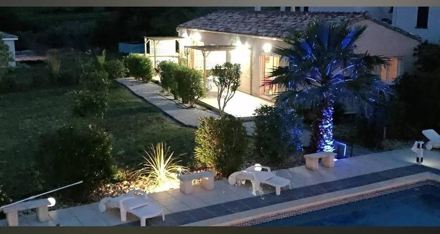 Gîte pour 4 personnes, avec vue ainsi que piscine et jardin à Adissan - 2