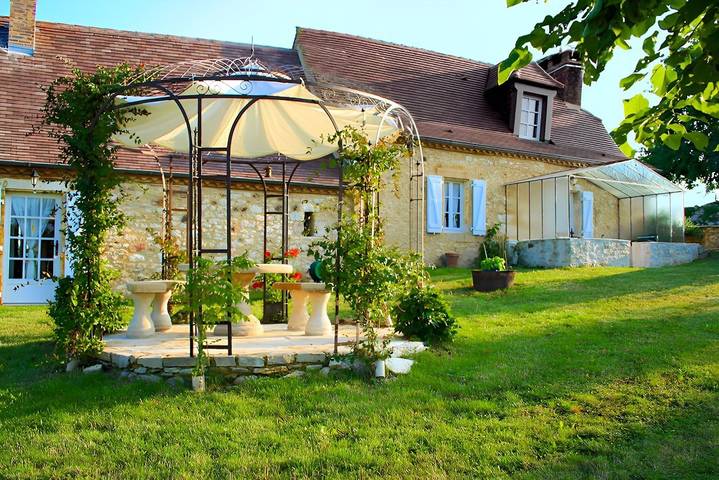 Gîte pour 6 personnes, avec jacuzzi et piscine ainsi que terrasse et jardin - 1