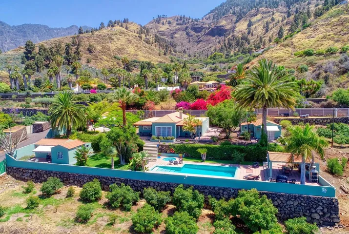 Ferienhaus für 2 Personen, mit Ausblick und Pool sowie Garten - 1