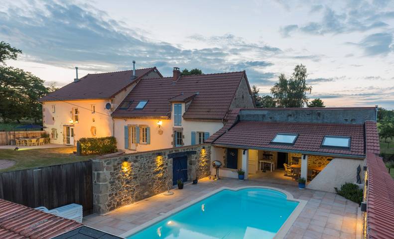 Gîte pour 6 personnes, avec piscine et jacuzzi, adapté aux familles