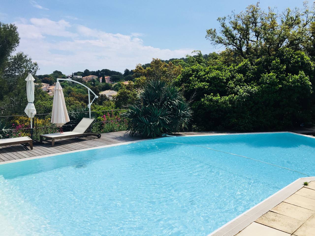 Villa 'Loft 45m2 Piscine' with Mountain View, Wi-Fi and Air Conditioning in Carqueiranne, Mediterranean Coast (France)