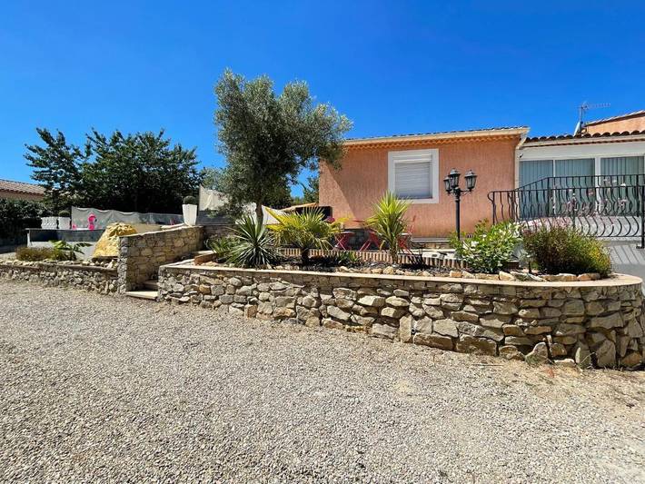 Villa pour 8 personnes, avec jardin ainsi que jacuzzi et piscine