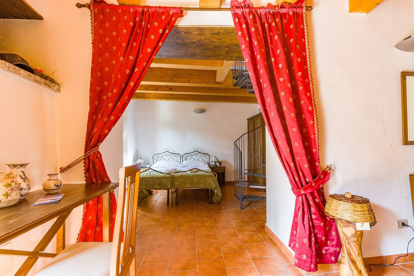 Camera 'Casa Dello Aromatario' con Terrazza Privata in San Marco d'Alunzio, Monti Nebrodi