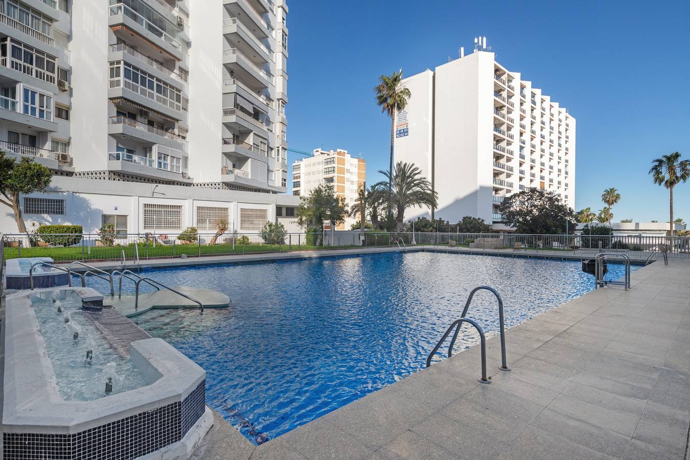 Entire apartment, Apartment 'Mirador Del Mar' with Sea View, Shared Pool and Air Conditioning in Benalmádena Costa, Benalmádena