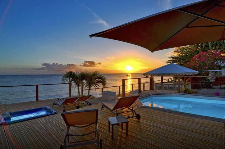 Villa pour 12 personnes, avec piscine ainsi que vue et terrasse à Saint-Pierre (ville)