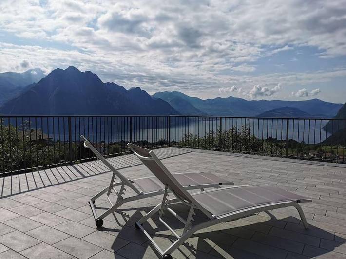 Ferienwohnung für 2 Personen, mit Terrasse und Seeblick sowie Ausblick