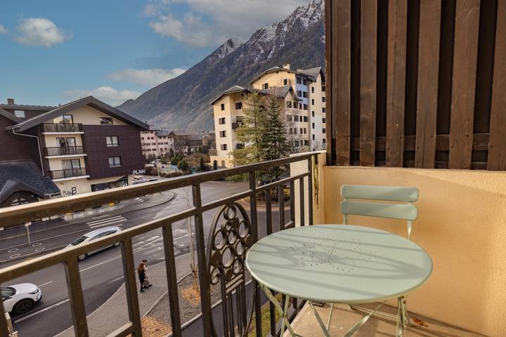 Entire apartment, Apartment "Amanuq Lovely Apartment" with Mountain View, Private Balcony & Wi-Fi in Chamonix-Mont-Blanc, Massif du Mont-Blanc