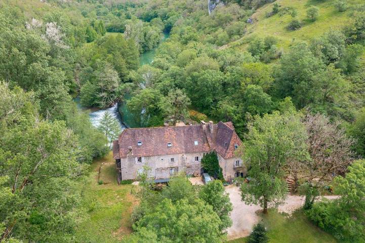 Location de vacances pour 3 personnes, avec vue ainsi que jardin et vue sur le lac à Calès (Midi-Pyrénées)