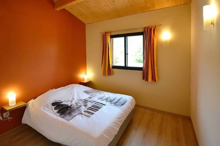 Gîte pour 5 personnes, avec terrasse ainsi que piscine et jardin à Camélas - 2