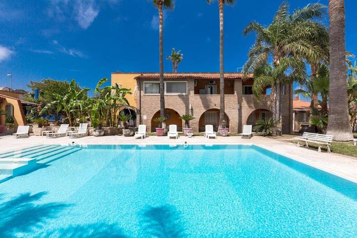 Appartamento per 4 persone, con giardino e piscina nonché terrazza e idromassaggio, con animali domestici a Taranto