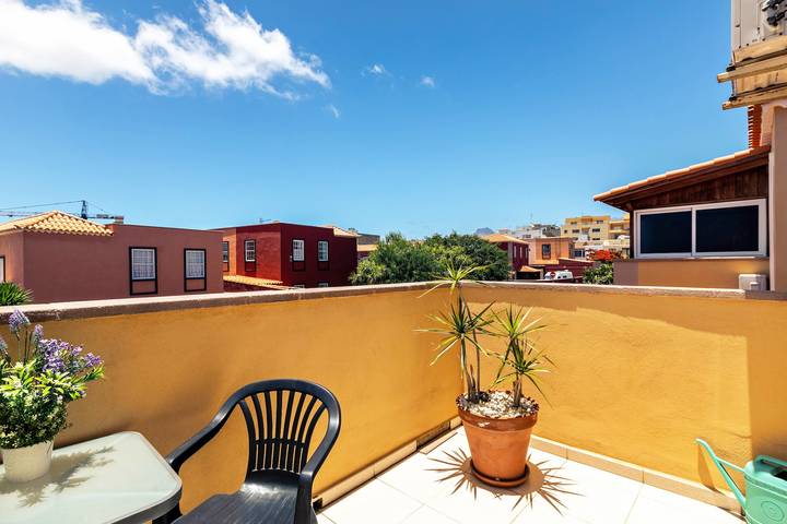 Location de vacances pour 4 personnes, avec balcon à Arona