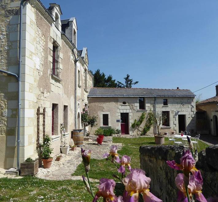 Chambre d’hôte pour 12 personnes, avec Terrasse et Jacuzzi ainsi que Jardin et Piscine