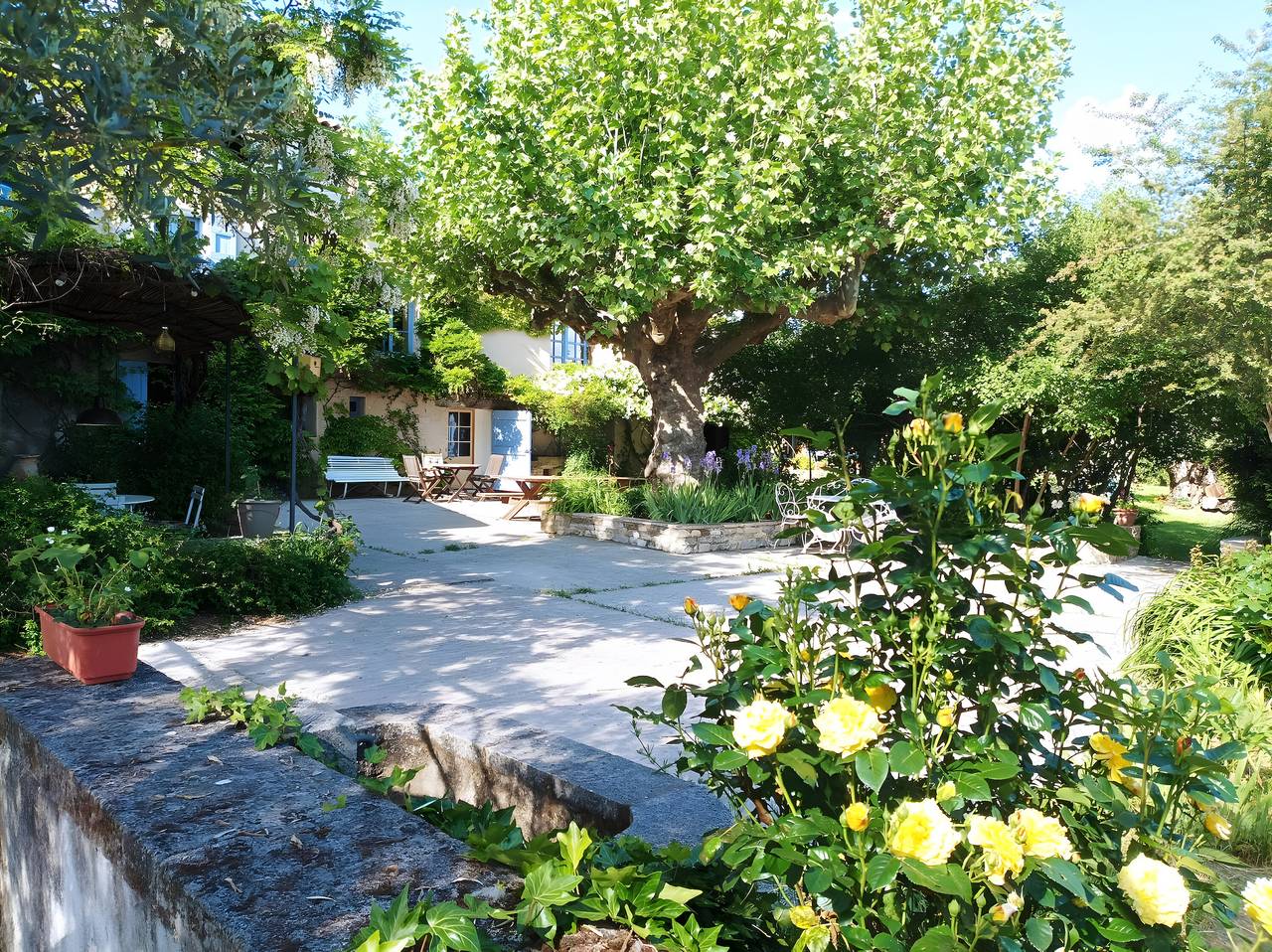 Chambre d'hôtes 'Chambre' avec terrasse privée, jardin commun et Wi-Fi in Saint-Étienne-les-Orgues, Région de Forcalquier
