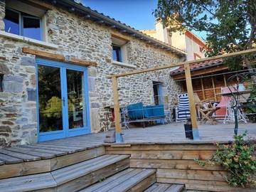 Gîte pour 5 personnes, avec jardin et terrasse, animaux acceptés à Auzon