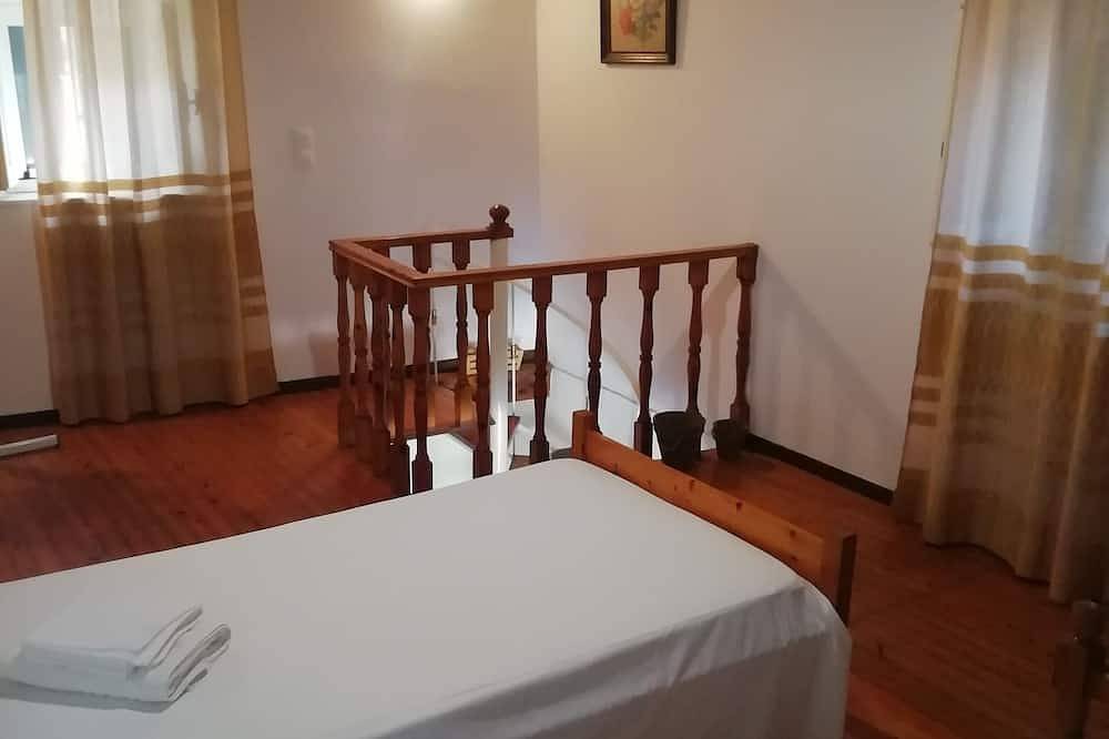 Traditional House with Loft (Michalis' House in Kouramades) in Korfu