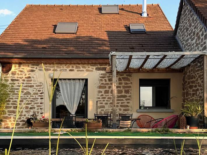 Gîte pour 4 personnes, avec Terrasse ainsi que Jardin et Piscine